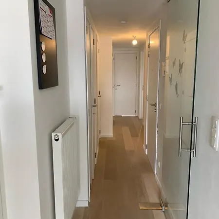 Nieuwbouwappartement Lippenslaan, 2 -slaapkamers Geen Groepen Jongeren *